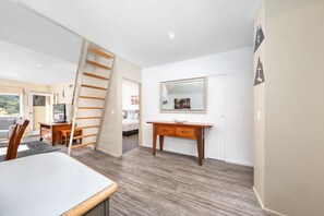 2 bedrooms, bed sheets