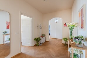 Interior - Spacious Apartment Overlooking the Canal in Lucca – 3 Bedrooms, 2 Bathrooms (Lucca)