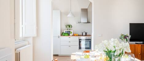 冰箱、微波炉、烤箱、洗碗机