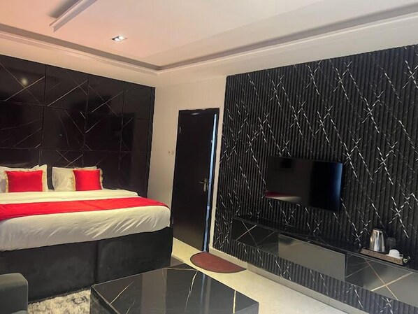 Deluxe Oda, Balkon, Şehir Manzaralı | Masa, dizüstü bilgisayar çalışma alanı, güneşlik/perde, ses yalıtımı 