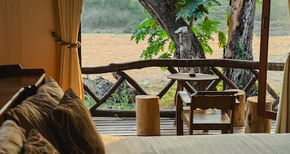 Cabin In Pai with River view with AC
