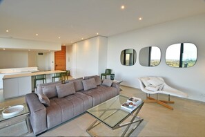Living area - VILLA AEQUOR 12 PERS SEA VIEW HEATED POOL (CONCA)