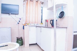 Room, 1 Bedroom, Accessible, Smoking | Private kitchen