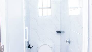 Room, 1 Bedroom, Accessible, Smoking | Bathroom