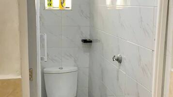 Room, 1 Bedroom, Accessible, Smoking | Bathroom