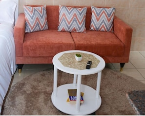 Room, 1 Bedroom, Accessible, Smoking | Living room