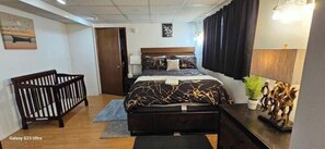 1 habitación, tabla de planchar con plancha, cuna de viaje y wifi 