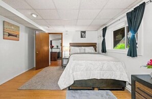 1 habitación, tabla de planchar con plancha, cuna de viaje y wifi