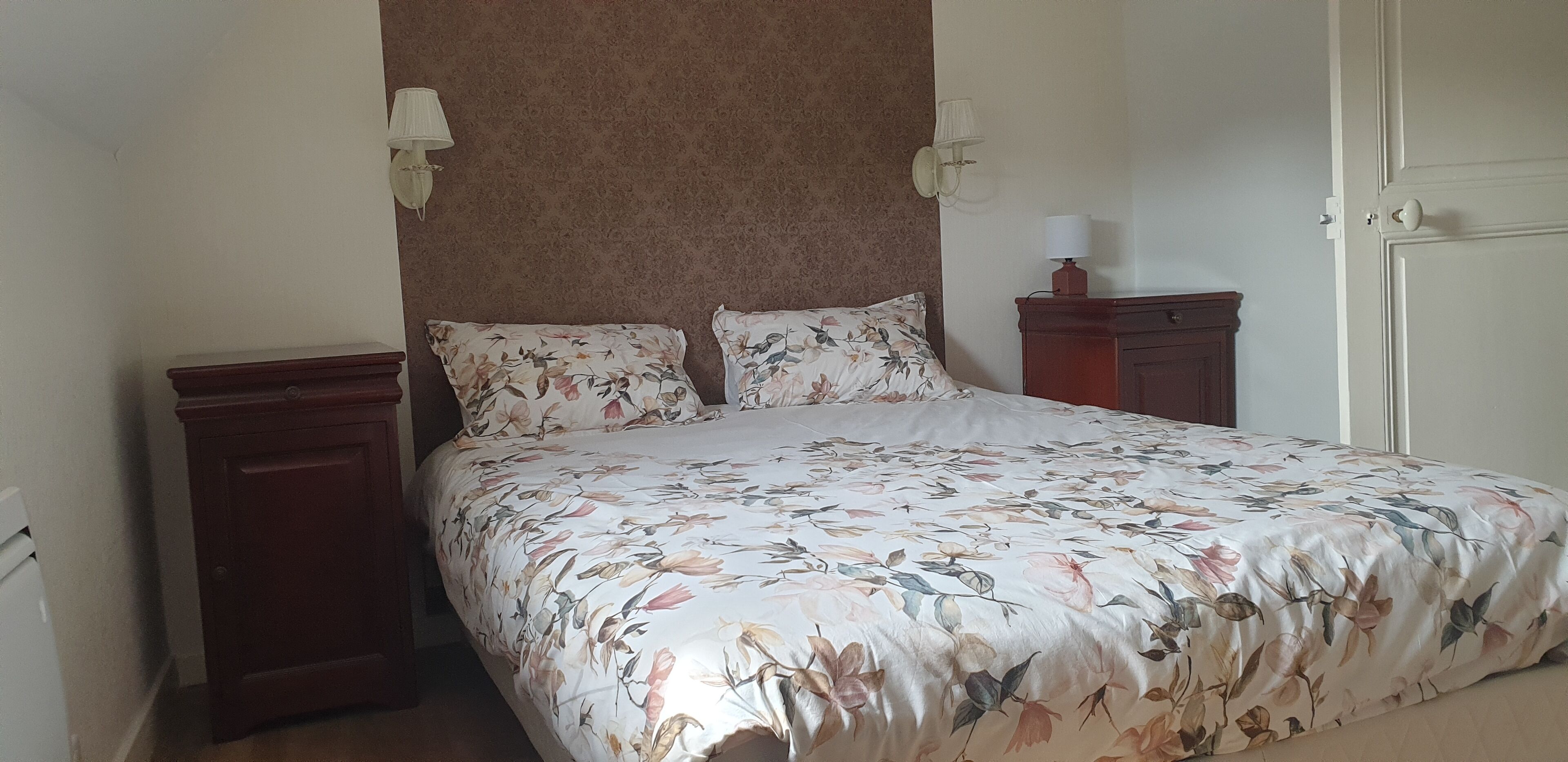 3 Schlafzimmer, Schreibtisch, Bügeleisen/Bügelbrett, Reisekinderbett