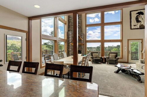 Best Views, Hot Tub, Game Room! 10 minutes to Zion