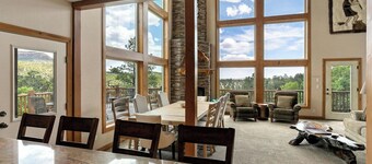 Best Views, Hot Tub, Game Room! 10 minutes to Zion