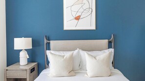 2 habitaciones, escritorio, tabla de planchar con plancha y wifi