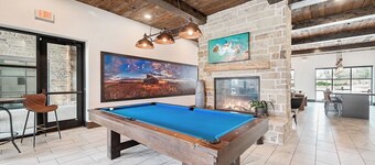 Landing | Chic 2BD, Clubhouse, Courtyard