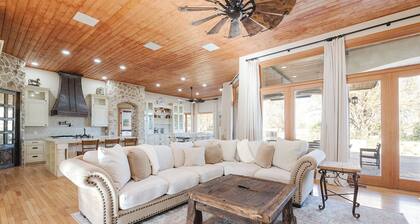 Bella Pavona Luxury Poolside Country Estate