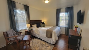 1 dormitorio, tabla de planchar con plancha, wifi y ropa de cama