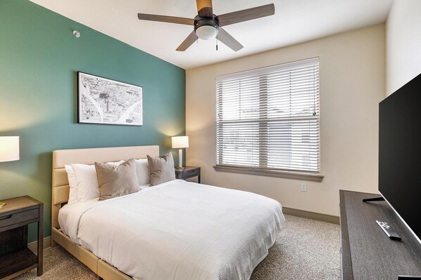 2 bedrooms, desk, iron/ironing board, WiFi
