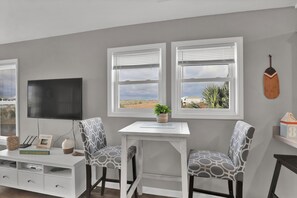 Dining - 421 N. New River Units A and B (surf city)