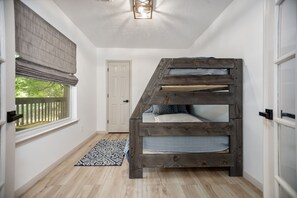 3 bedrooms, free WiFi, bed sheets - New Listing - Cape Royale Tree House w/ Fire Pit – Direct Lake Access (Coldspring)