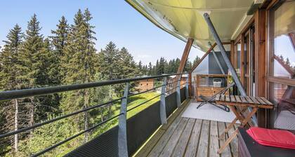 Apartment with large balcony on top floor, lovely view close to the slopes