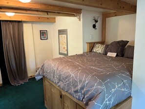 1 slaapkamer, een strijkplank/strijkijzer, gratis wifi, beddengoed