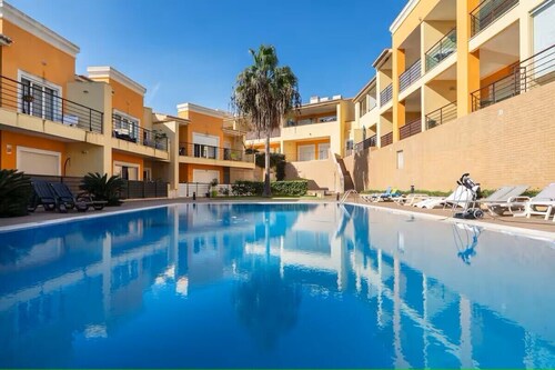Bright and modern 2 Bed Apartment in Vale de Parra