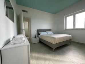 4 bedrooms - Air-conditioned apartment in greenery in a structure swimming pool and E-bike (Lazio)