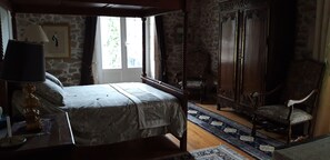 3 chambres, fer et planche à repasser, Wi-Fi, draps fournis