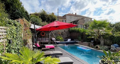 Maison de Reves in Piéguts Pluviers w/ Pool