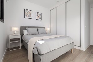 2 bedrooms, iron/ironing board, free WiFi, bed sheets - New cozy apartment in Estepona center (free parking) (Estepona)
