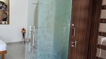 Dutxa, tovalloles, sabó i xampú