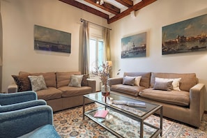 Superior Apartment, 2 Bedrooms, Canal View | Living area