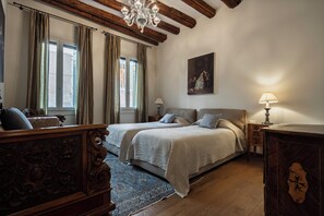 Superior Apartment, 2 Bedrooms, Canal View