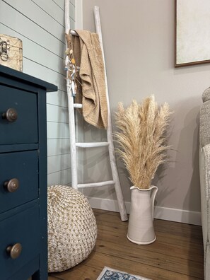 Interior - Beach house w/ breathtaking sunset views - Romantic getaway or family retreat! (Gilchrist)