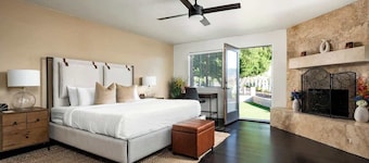Peak View Paradise: Sports court & Lush grounds