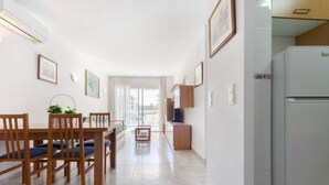 House, 3 Bedrooms, Terrace | Dining - Global Village Park - By Global Rental Holidays 8091 (Salou)