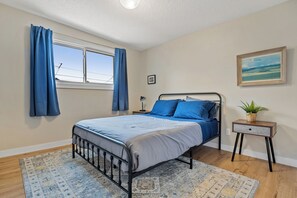 4 habitaciones, tabla de planchar con plancha, wifi y ropa de cama 