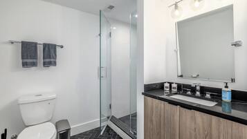 Apartment, 1 Bedroom, Non Smoking | Bathroom