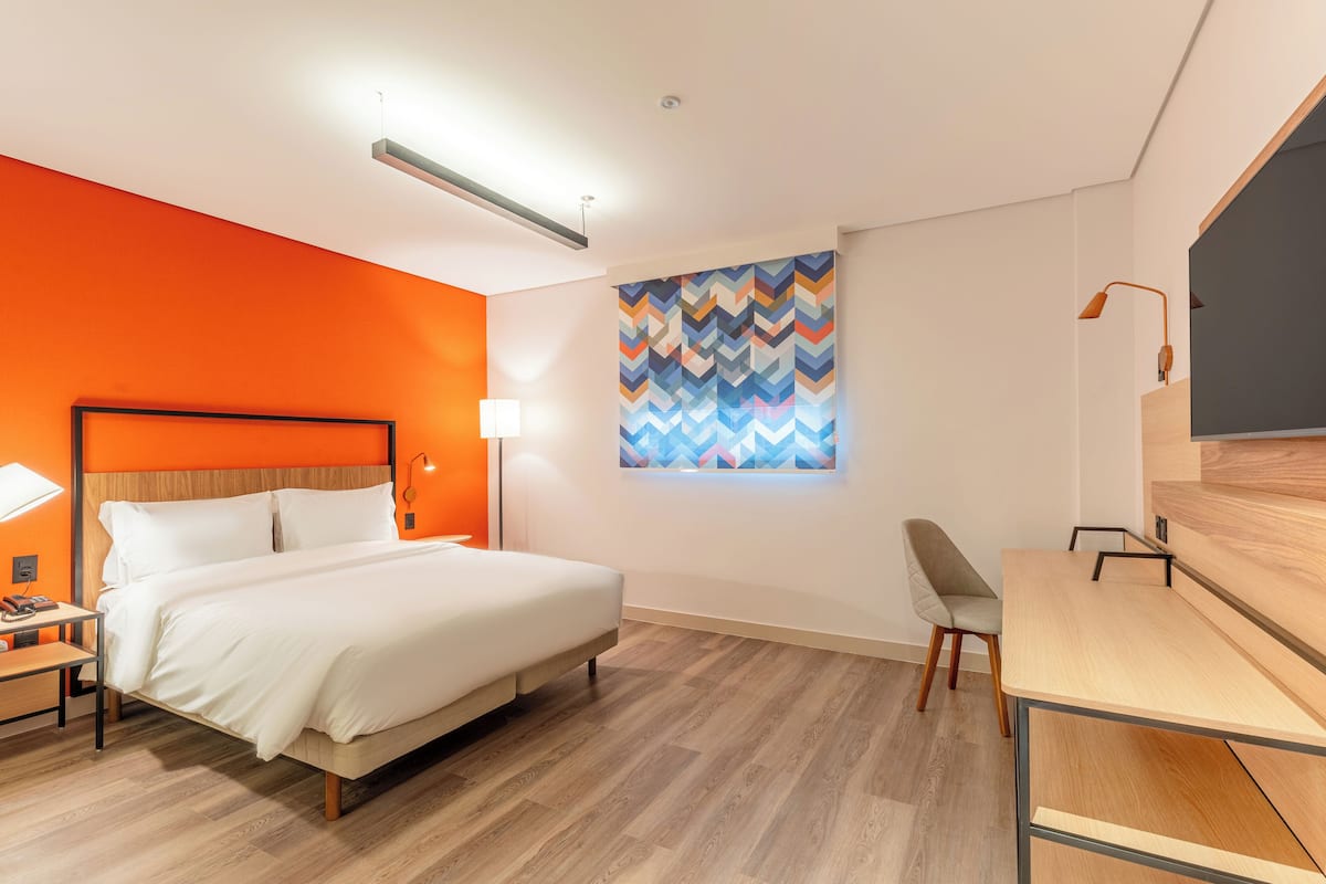 In-room safe, individually furnished, desk, laptop workspace