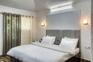 Deluxe-Zimmer, Gartenblick | Laptopgeeigneter Arbeitsplatz, kostenloses WLAN