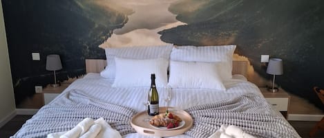 8 habitaciones, tabla de planchar con plancha y cuna de viaje
