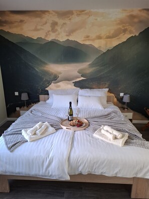 8 habitaciones, tabla de planchar con plancha y cuna de viaje 