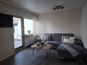 TV, fotballspill og bøker