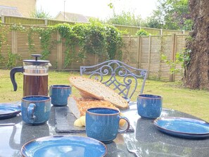 Outdoor dining - Birdham Four - sleeps 4 guests  in 2 bedrooms (Bembridge)