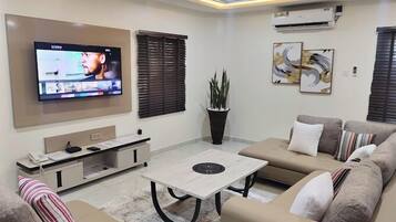 Family Apartment, Balcony, City View | Living area