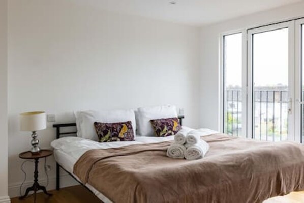 1 bedroom, iron/ironing board, free WiFi, bed sheets - Tudor house · Kingston luxury 5 bed villa (Kingston-upon-Thames)