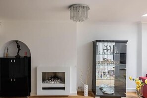 Interior - Tudor house · Kingston luxury 5 bed villa (Kingston-upon-Thames)