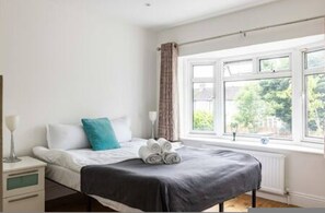 1 chambre, fer et planche à repasser, Wi-Fi gratuit, draps fournis