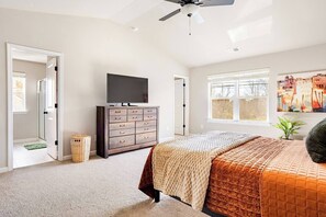 3 habitaciones, tabla de planchar con plancha, wifi y ropa de cama 