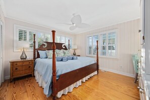 3 bedrooms, desk, iron/ironing board, free WiFi - Sunset Beach 3BR Cottage with Spacious Deck & Screened Porches (Sunset Beach)