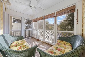 Interior - Sunset Beach 3BR Cottage with Spacious Deck & Screened Porches (Sunset Beach)